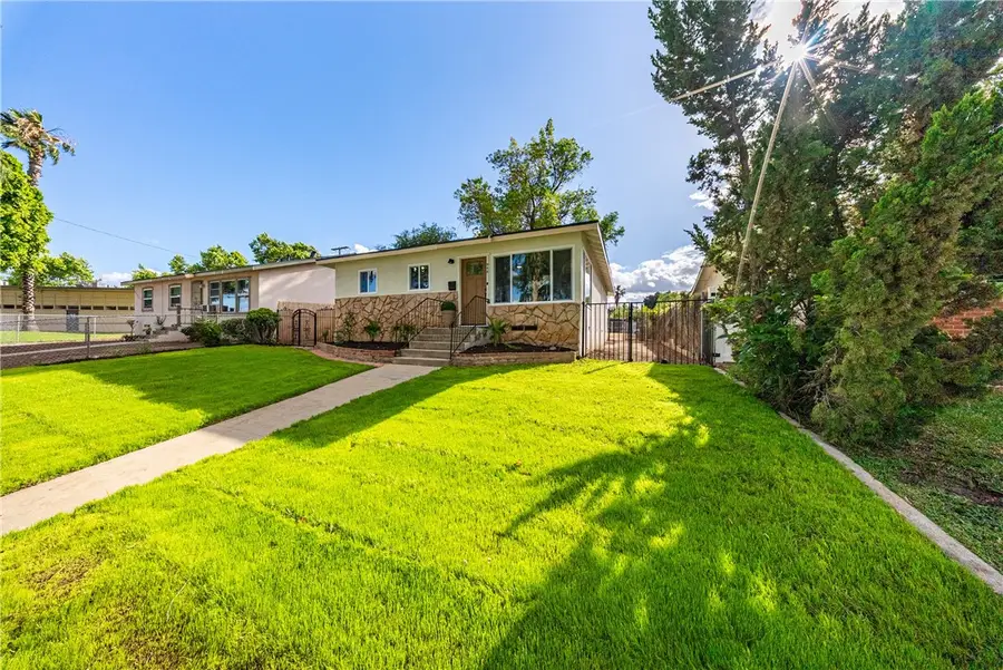 946 Cedar Street, Corona, CA 92879 - #3