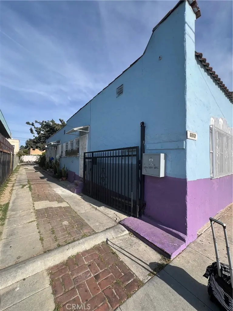 6812 S Hoover, Los Angeles, CA 90044 - #3
