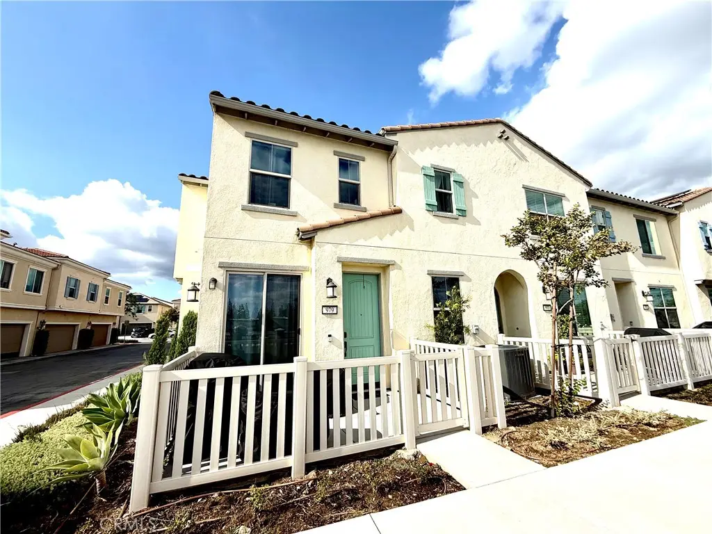 979 W Clover, Rialto, CA 92376 - #1