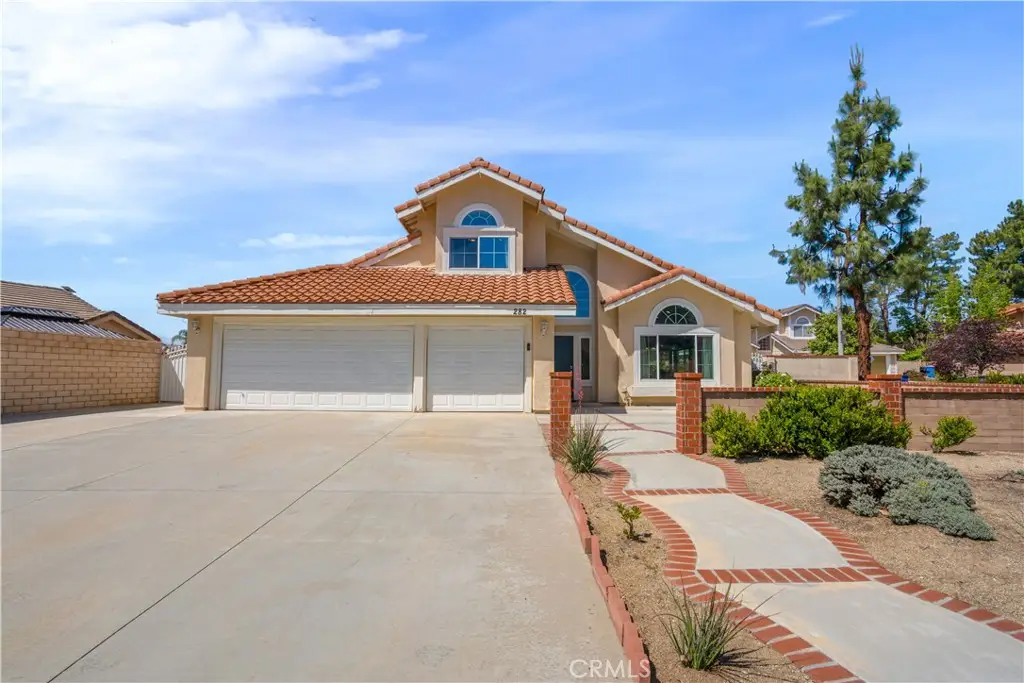 282 Port Royal, Riverside, CA 92506 - #1