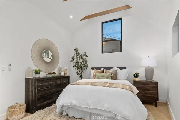 4633 Russell, Los Angeles, CA 90027
