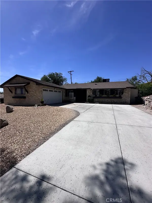 16429 Avalon, Victorville, CA 92395
