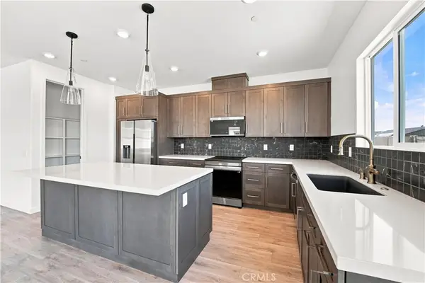 3253 E Avenue J-4, Lancaster, CA 93535
