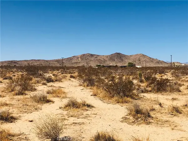 2 Napa Way, Landers, CA 92285