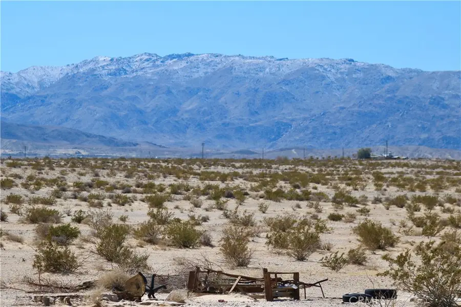 6 Topaz Avenue, Twentynine Palms Yucca Valley, CA 92277 - #2