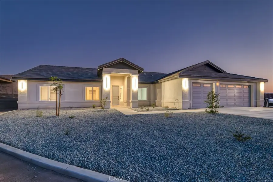 19707 Roanoke Road, Apple Valley, CA 92307 - #2