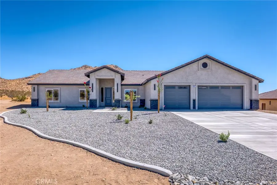 19721 Roanoke Road, Apple Valley, CA 92307 - #2