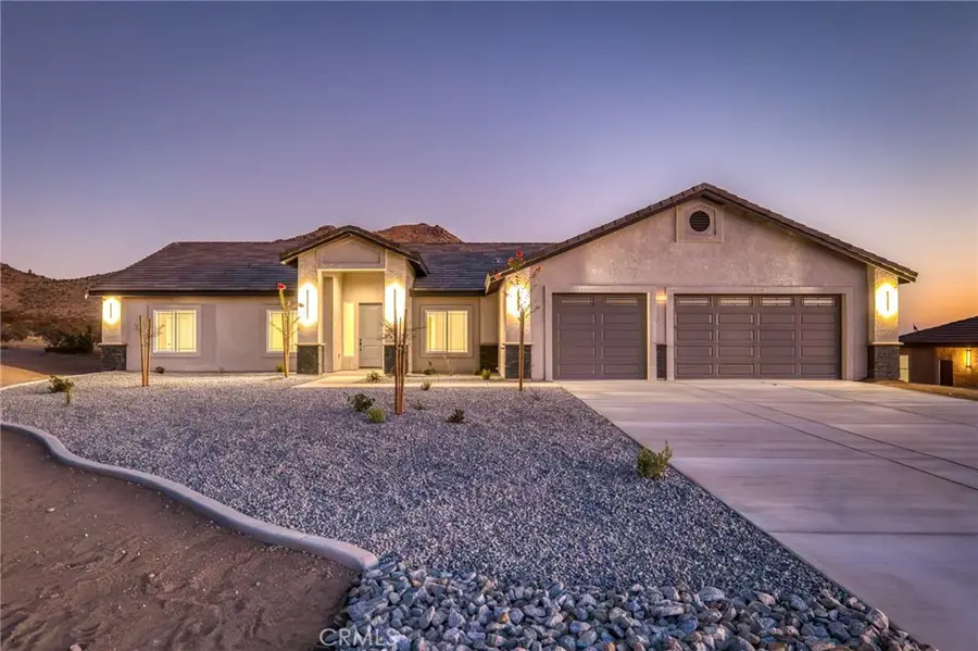 19721 Roanoke Road, Apple Valley, CA 92307 - #3