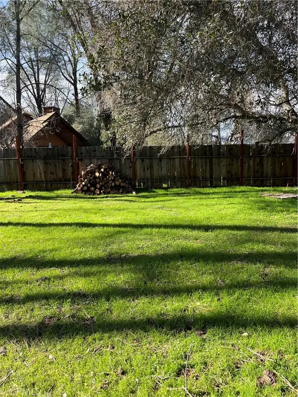 16730 Comanche Trl, Clearlake Oaks, CA 95423