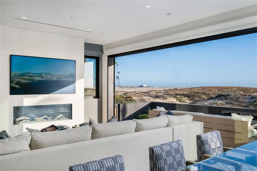218 E Oceanfront, Newport Beach, CA 92661 - Image #2