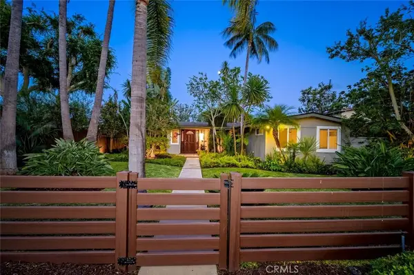 1962 Fullerton Avenue, Costa Mesa, CA 92627