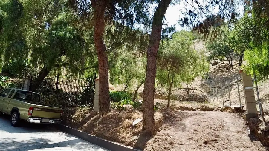 1539 N Cliff Drive, Los Angeles, CA 90065 - #3