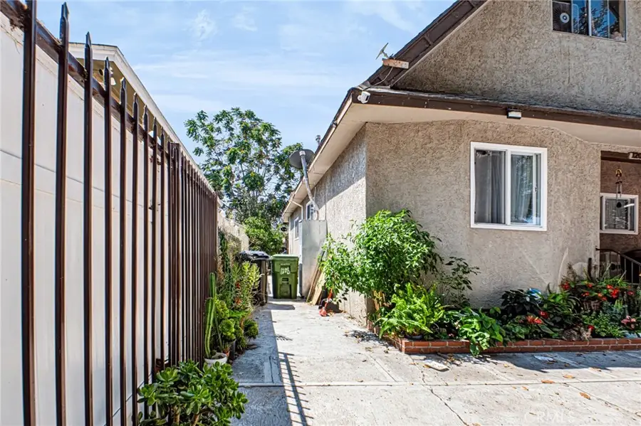 1208 E 34th Street Los Angeles Ca, Los Angeles, CA 90011 - #2