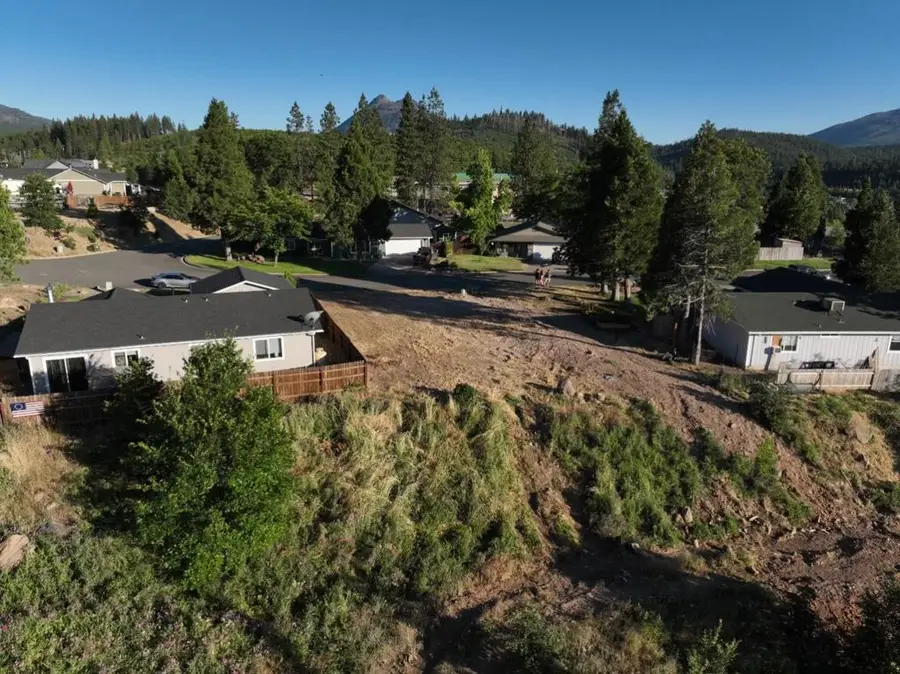 306 Woodridge Court, Weed, CA 96094 - Image #2