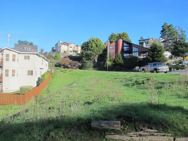 121 Lewis Avenue, El Granada, CA 94018