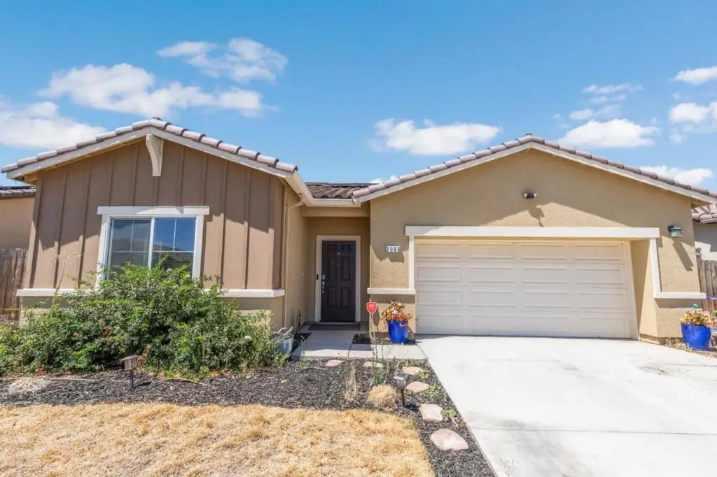 2066 Greenbriar Drive #2066, Los Banos, CA 93635 - Image #1
