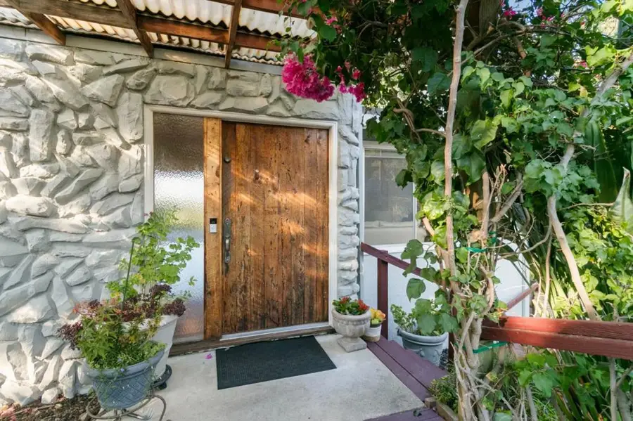 878 Hillcrest Drive, Redwood City, CA 94062 - Image #3