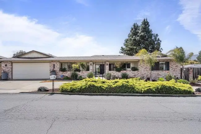 725 Ridgemark Drive, Hollister, CA 95023 - Image #1