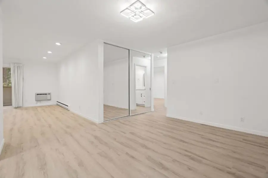 1033 Crestview Drive #207, Mountain View, CA 94040 - Image #3