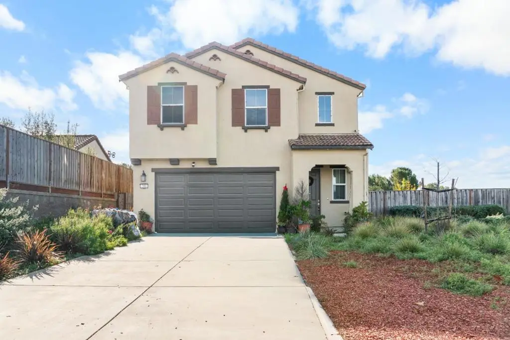 390 Tanoak Street, Hollister, CA 95023 - Image #1