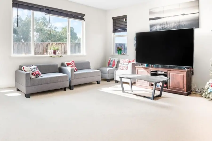 390 Tanoak Street, Hollister, CA 95023 - Image #2