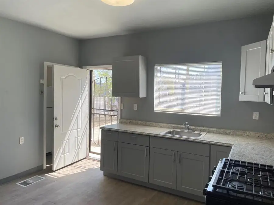 1217 E Harding Way, Stockton, CA 95205 - Image #2