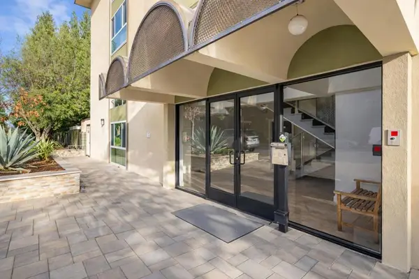 1033 Crestview Drive #216, Mountain View, CA 94040