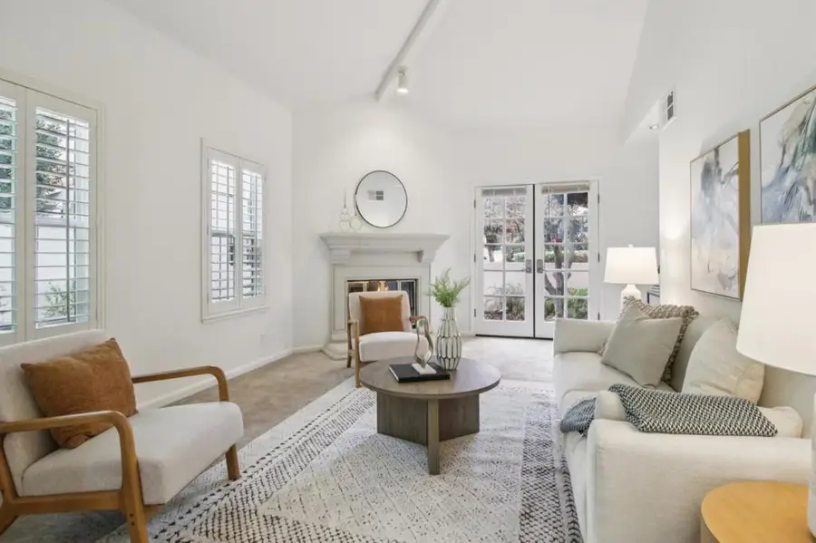 800 Rebecca Privada, Mountain View, CA 94040 - Image #2