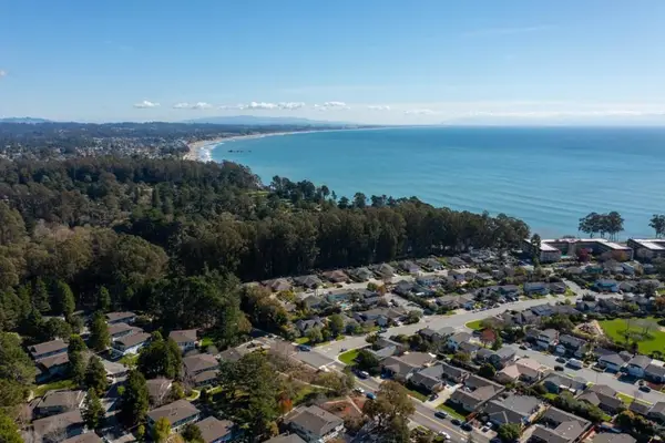 1009 Sir Francis Avenue, Capitola, CA 95010