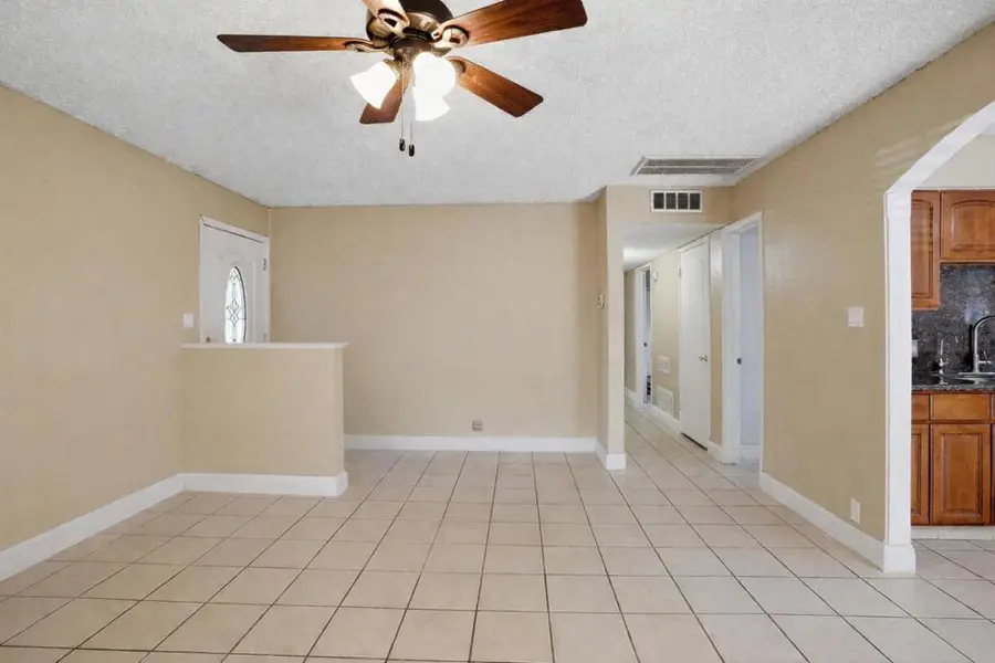 154 N Santa Rosa Street, Los Banos, CA 93635 - #3