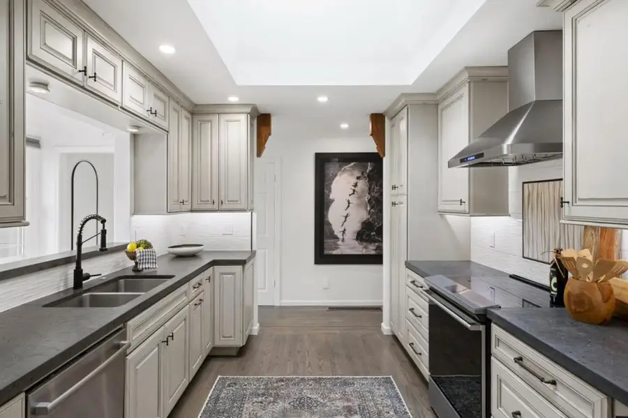 145 Devonshire Boulevard, San Carlos, CA 94070 - #2