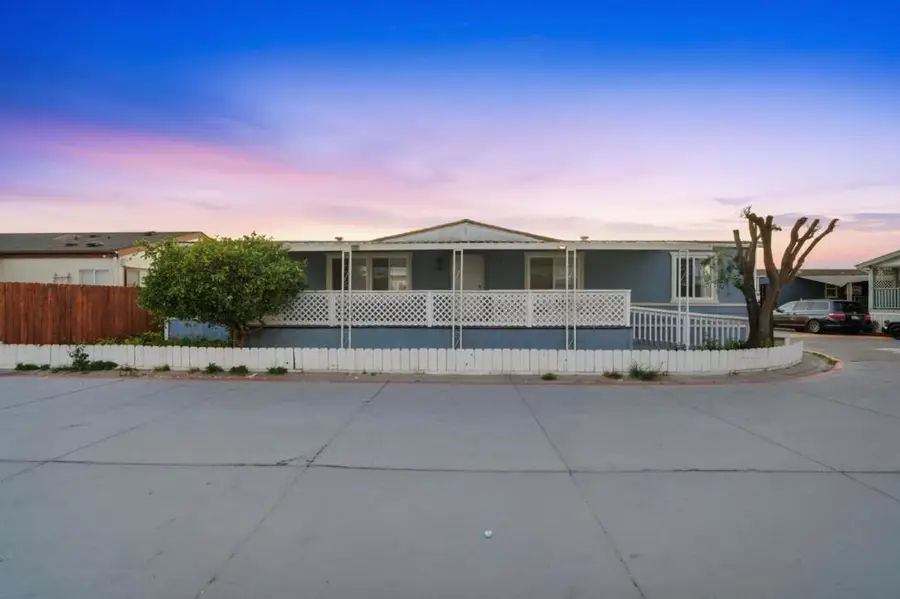 174 Redwood Avenue, Hollister, CA 95023 - #2