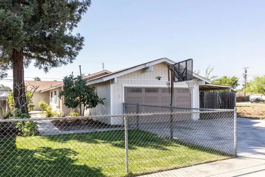 377 W Alluvial Avenue, Pinedale, CA 93650 - #2