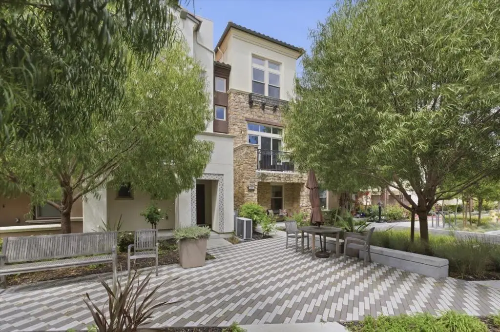 302 Cherokee Loop, Mountain View, CA 94043 - #1