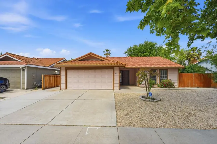 131 W Central Avenue, Tracy, CA 95376 - #2