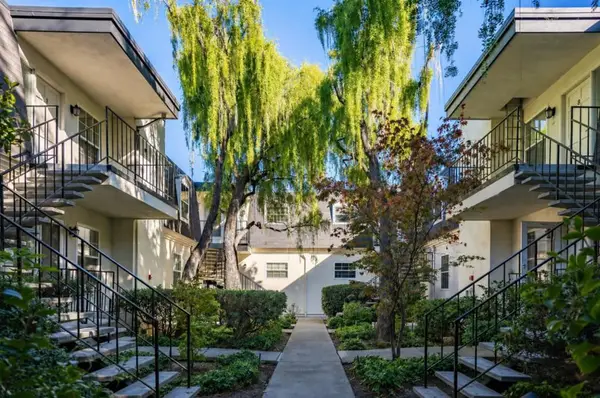 451 Oak Grove Avenue #1, Menlo Park, CA 94025