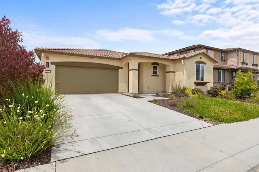 714 Burgundy Street, Vacaville, CA 95687 - #2