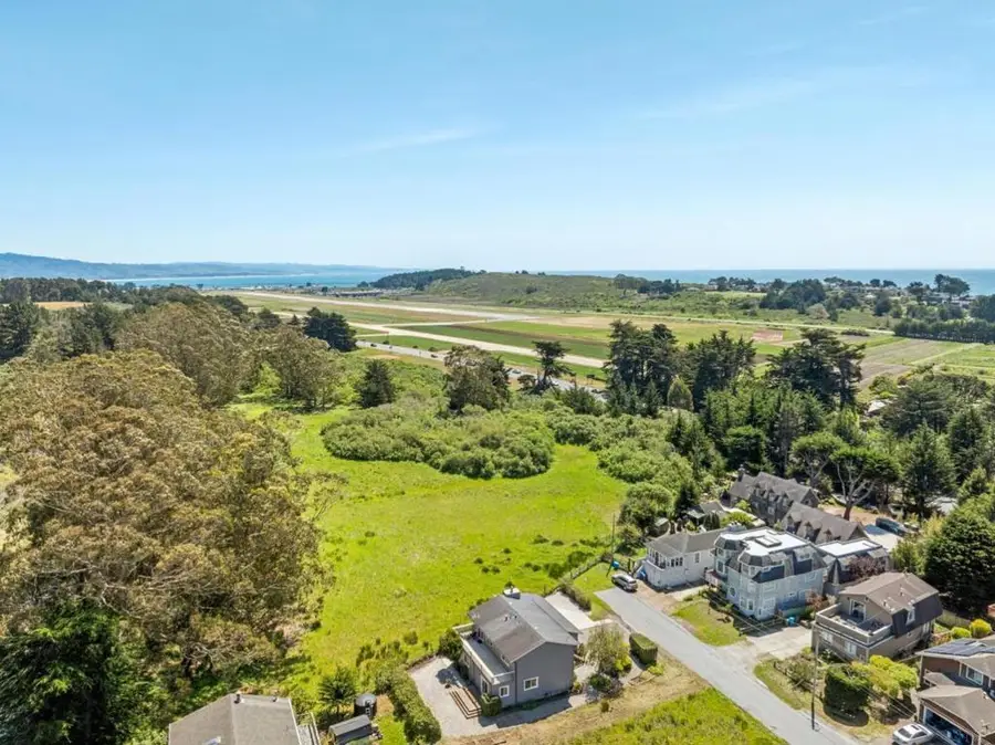 1077 Pearl Avenue, Moss Beach, CA 94038 - #2