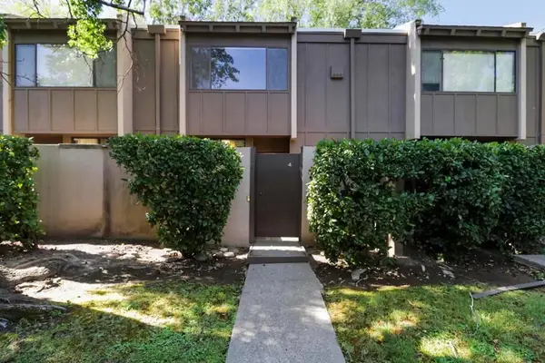 701 Woodside Lane #4, Sacramento, CA 95825