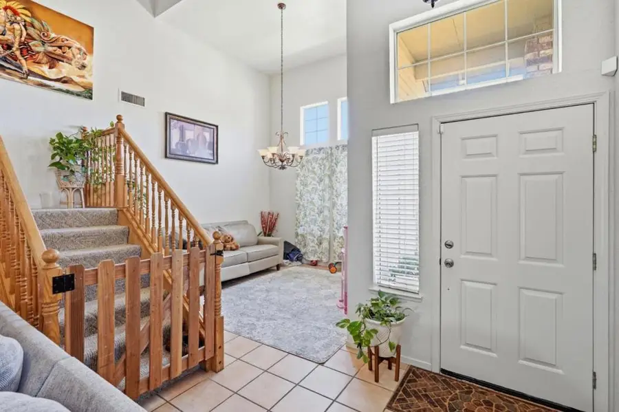 725 Everest Street, Los Banos, CA 93635 - #2
