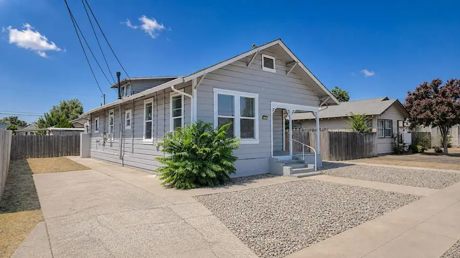 334 S 2nd Avenue, Oakdale, CA 95361 - #2