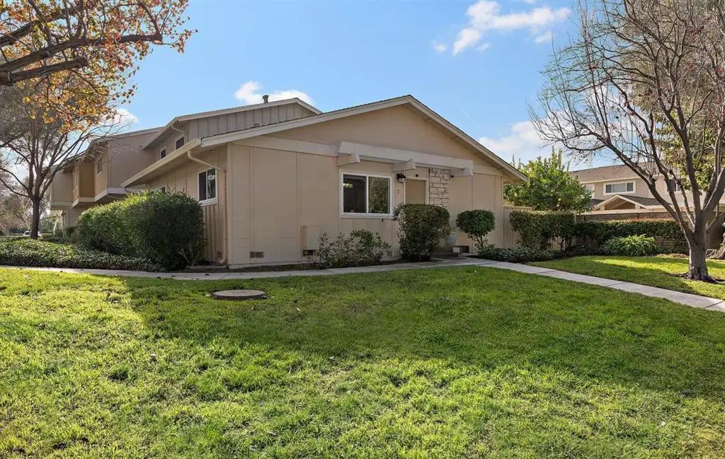 1 Comstock Queen Court, Mountain View, CA 94043 - #1