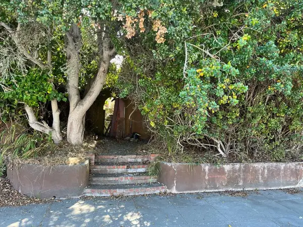 427 Central Avenue, Pacific Grove, CA 93950