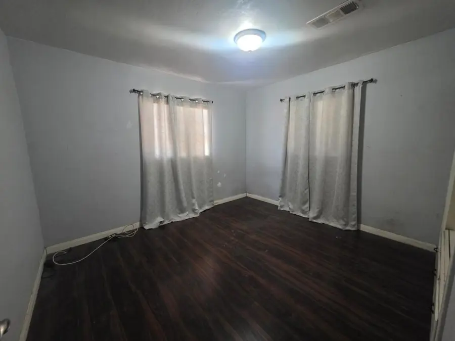1412 Saxon Way, Bakersfield, CA 93304 - #2