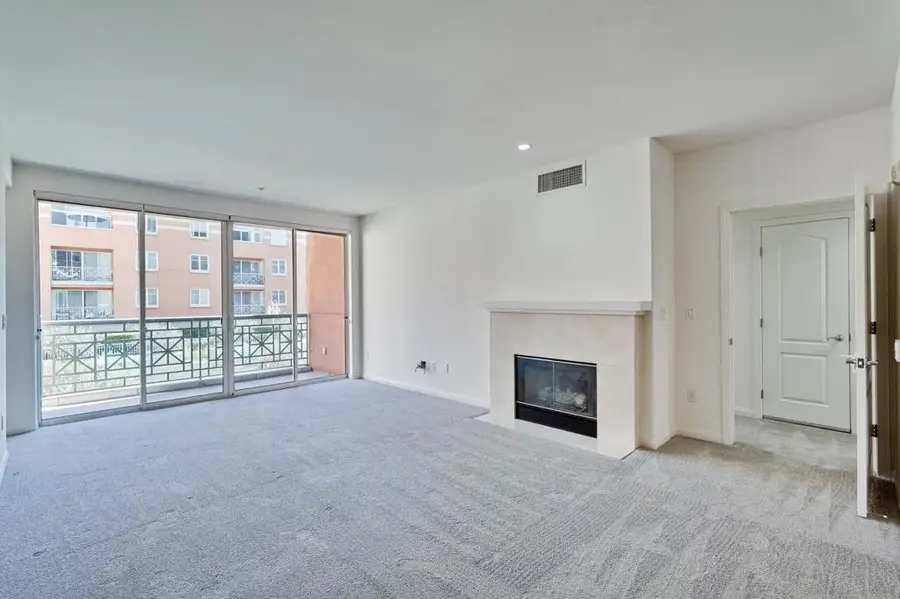130 E San Fernando Street #407, San Jose, CA 95112 - #3