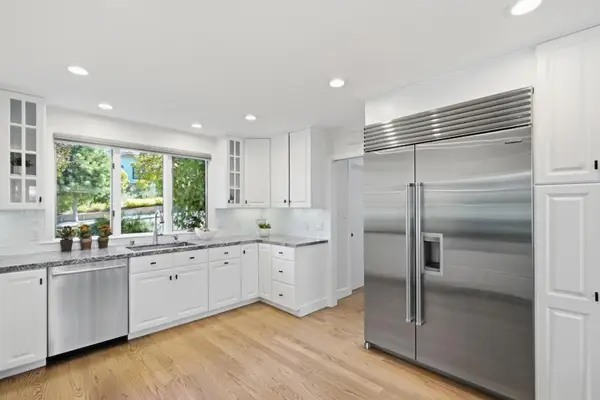 860 Chesterton Avenue, Redwood City, CA 94061