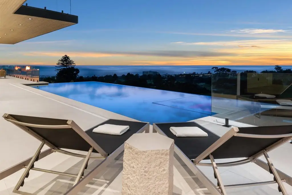 6627 Muirlands Dr, La Jolla, CA 92037 - Image #1