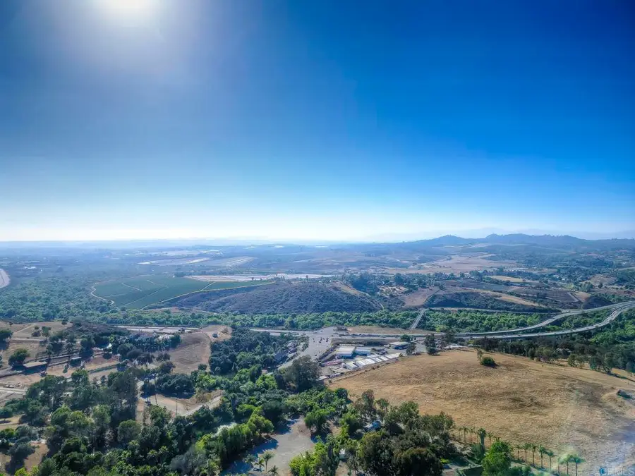 929 Chumash Trail, Vista, CA 92084 - Image #2