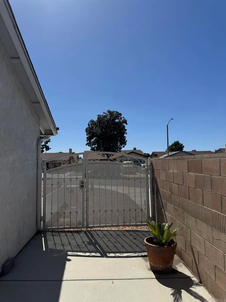2219 El Toro Circle, Hemet, CA 92545 - #3