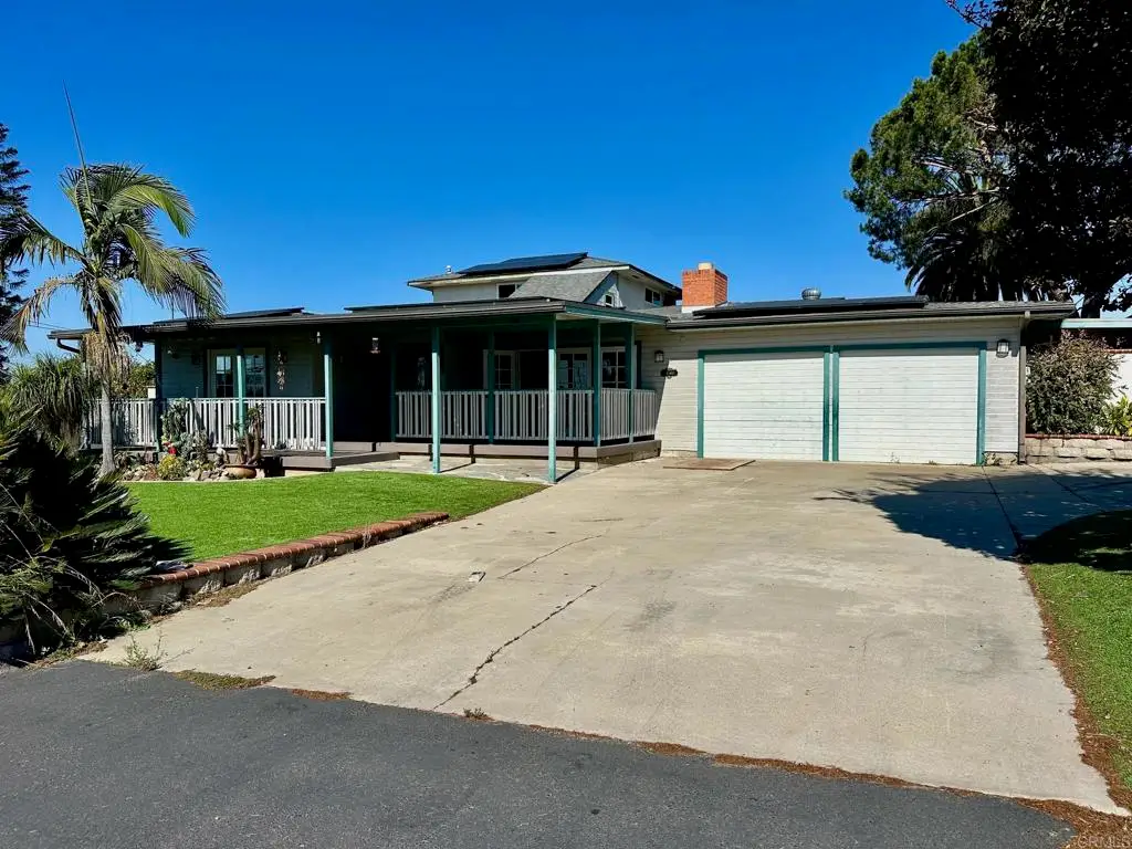 880 Crest View Rd, Vista, CA 92081 - #1